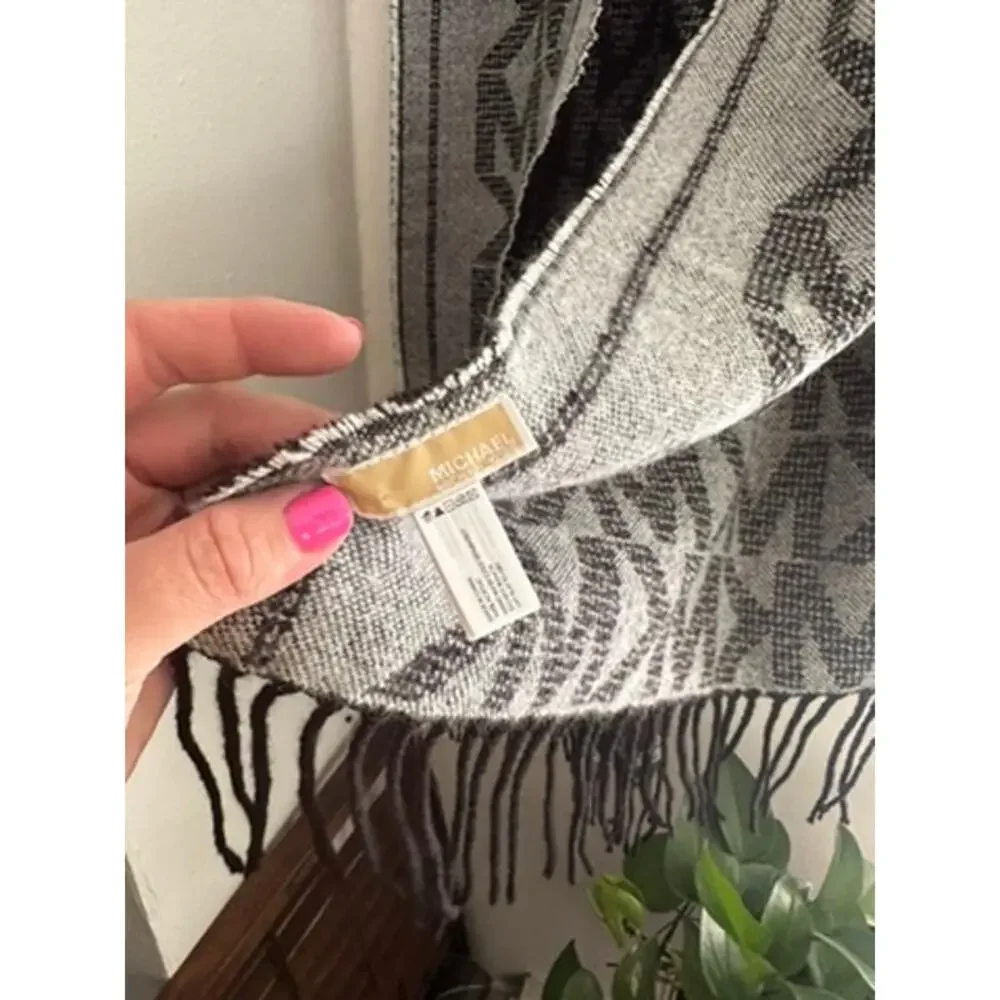 Michael Kors Black and Gray Acrylic Scarf
